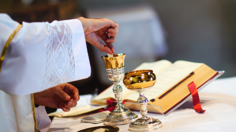 Espiritualidade sacerdotal: O coração que serve e oferece 2 Em suas palavras, Jose Eduardo De Oliveira e Silva revela a beleza da espiritualidade sacerdotal, marcada pelo serviço, pela doação e pela profunda comunhão com o divino.