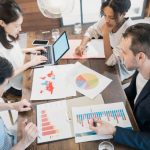 Parcerias com fundações exigem clareza: a Teoria da Mudança é o mapa que transforma propósito em KPIs mensuráveis — por Sérgio Bento De Araújo.